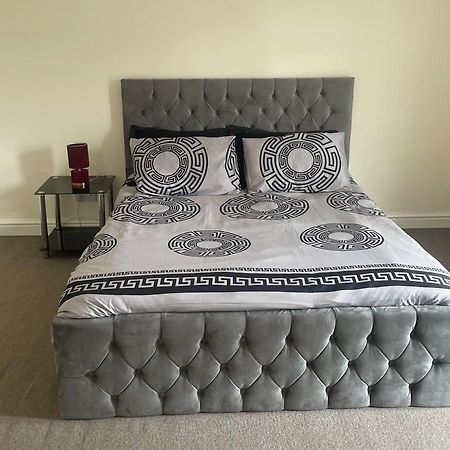 Stylish 1-Bed Apt - Sleeps 4 - Parking - Wifi مانشستر المظهر الخارجي الصورة