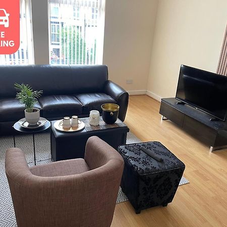 Stylish 1-Bed Apt - Sleeps 4 - Parking - Wifi مانشستر المظهر الخارجي الصورة