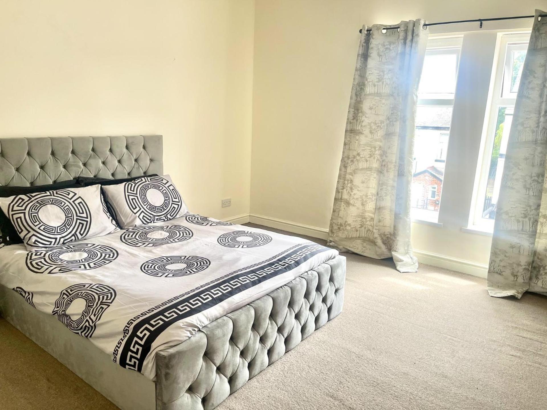 Stylish 1-Bed Apt - Sleeps 4 - Parking - Wifi مانشستر المظهر الخارجي الصورة