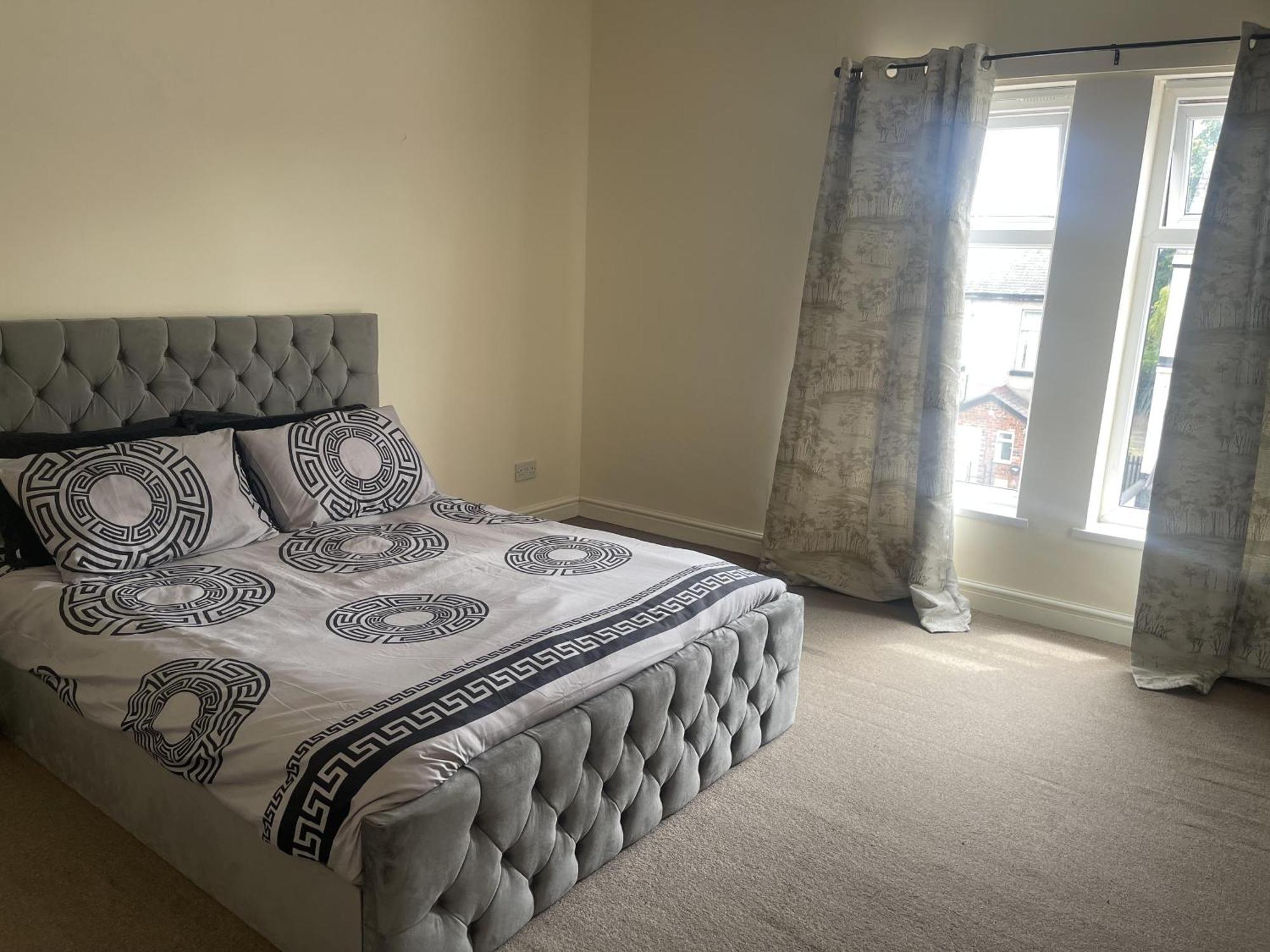 Stylish 1-Bed Apt - Sleeps 4 - Parking - Wifi مانشستر المظهر الخارجي الصورة