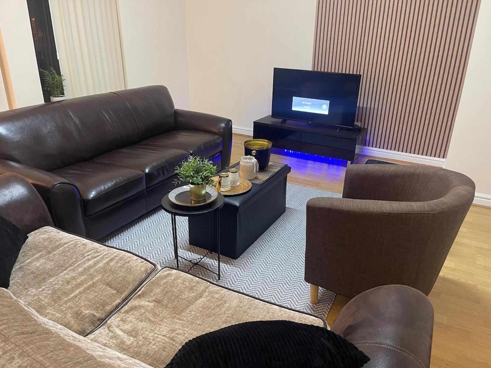 Stylish 1-Bed Apt - Sleeps 4 - Parking - Wifi مانشستر المظهر الخارجي الصورة