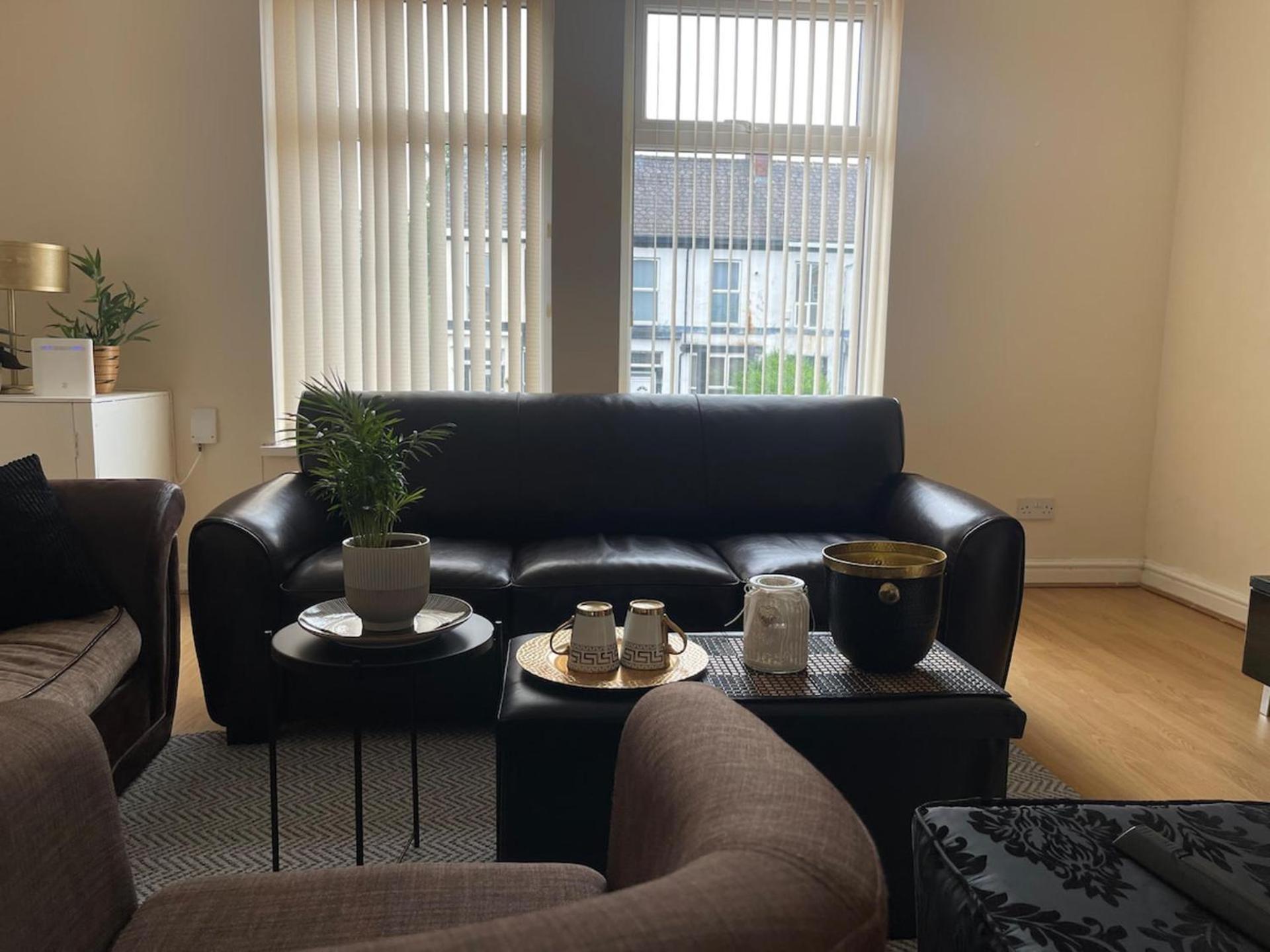 Stylish 1-Bed Apt - Sleeps 4 - Parking - Wifi مانشستر المظهر الخارجي الصورة