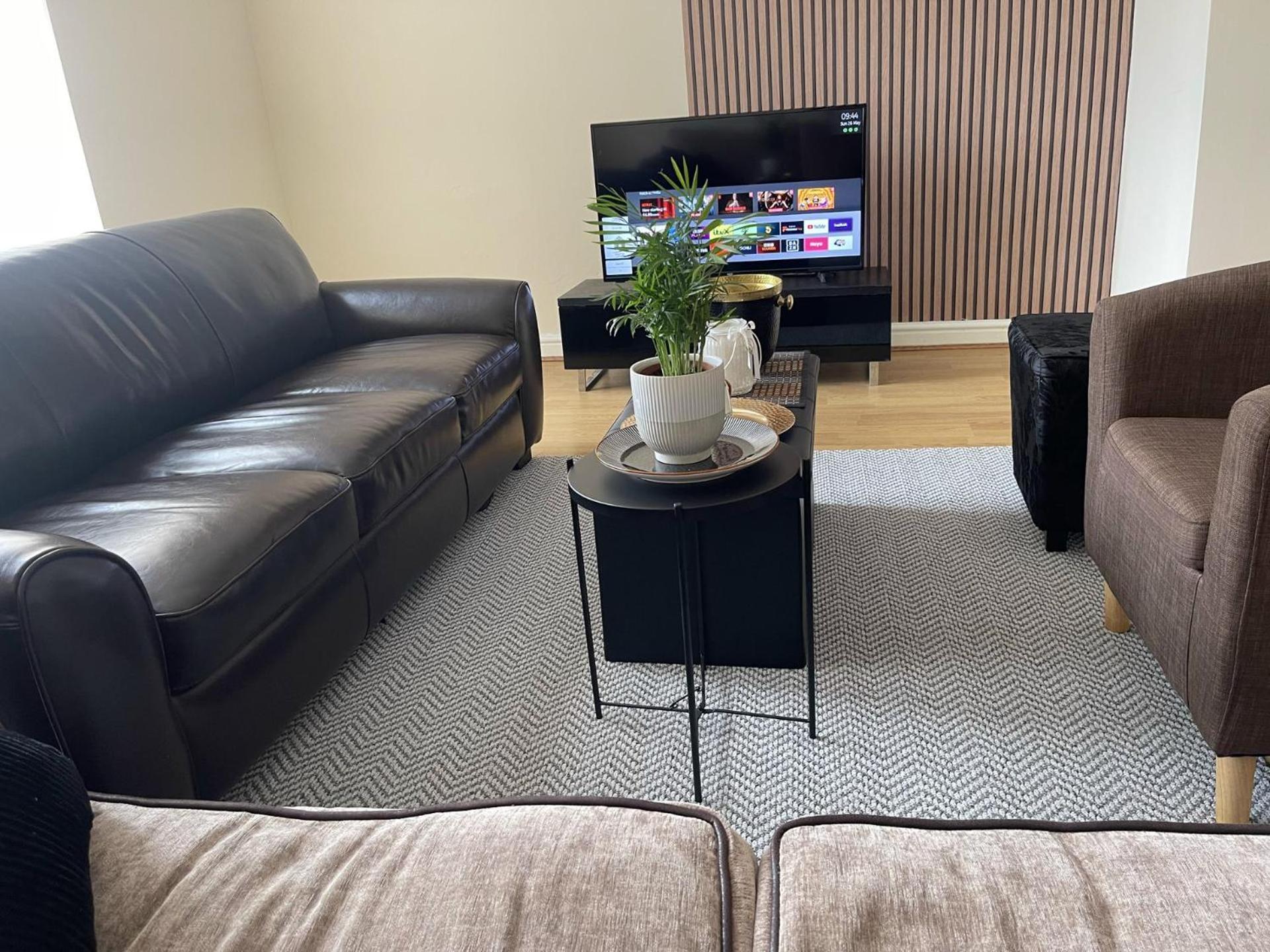 Stylish 1-Bed Apt - Sleeps 4 - Parking - Wifi مانشستر المظهر الخارجي الصورة